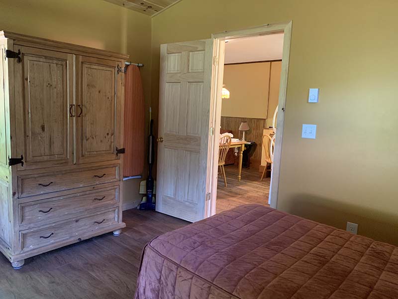 J&S Creekside Cabins bedroom interior