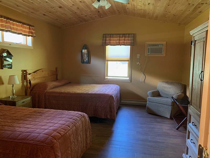 J&S Creekside Cabins bedroom room